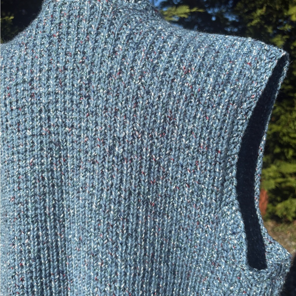 Handcrafted Blue Knit Vest – Cozy Artisan Layer Sz Lg - Picture 9 of 9